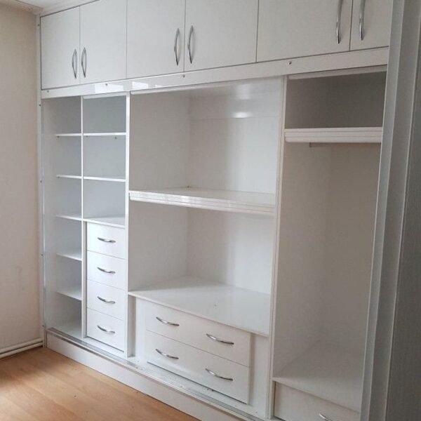 Wardrobe WD002