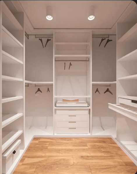 Walking Closet